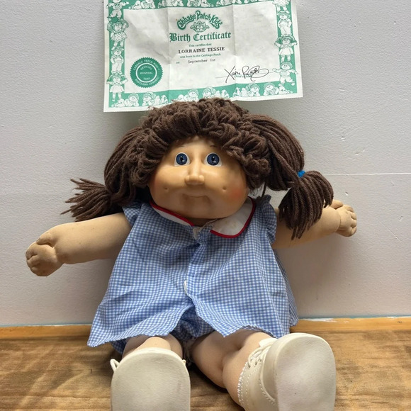 Cabbage Patch Kids Coleco VTG
Girl Brown Hair Blue Eyes
Dimples Birth Cert - Picture 12 of 12